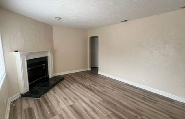 Beautiful 2 Bed and 1 Bath Home with 1 Car Garage Rent $1,995.00 photos photos