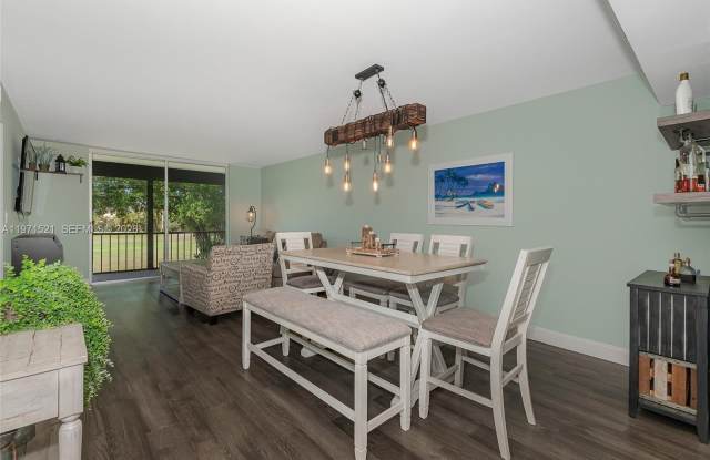 9811 N Hollybrook Lake Dr photos photos