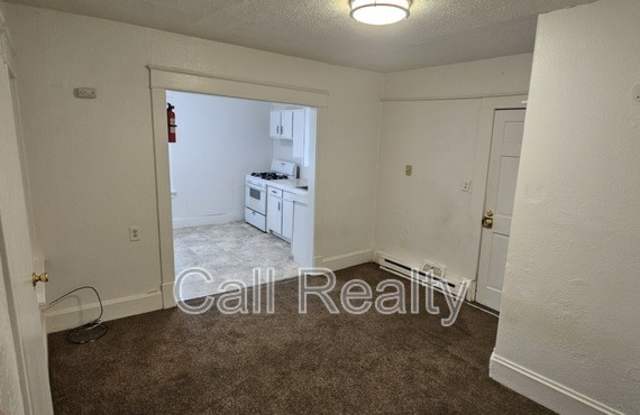 1421 W Maxwell photos photos