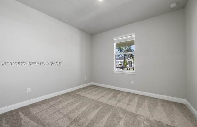 6712 NW Cloverdale Ave Gallery 4