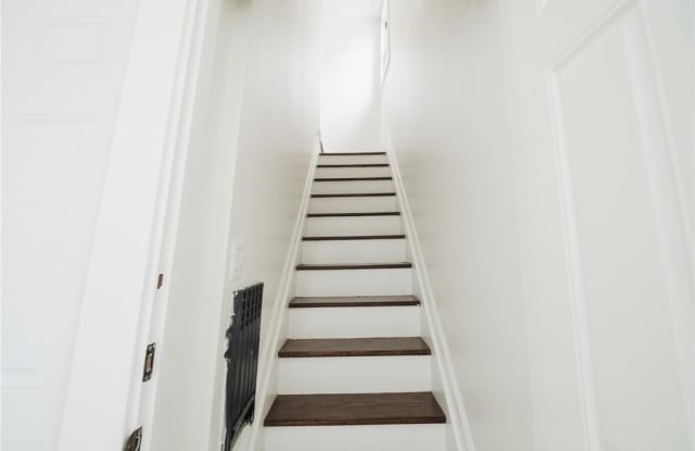 180 Larch Avenue Gallery 2