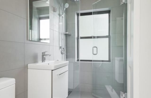 122 Highland Gallery 3