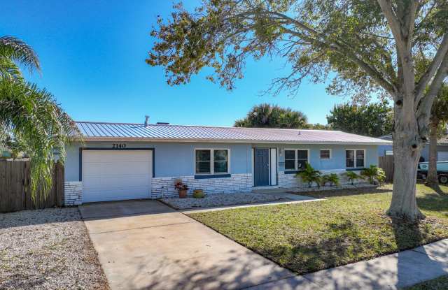 2140 Emerald Court photos photos