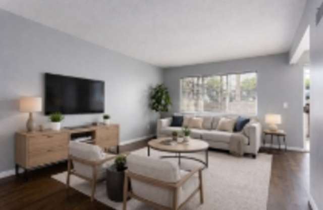 423 W 87th Pl Gallery 1
