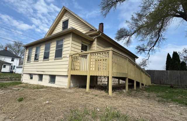 2 bed with Bonus room and 1 1/2 bath home in Moline! photos photos