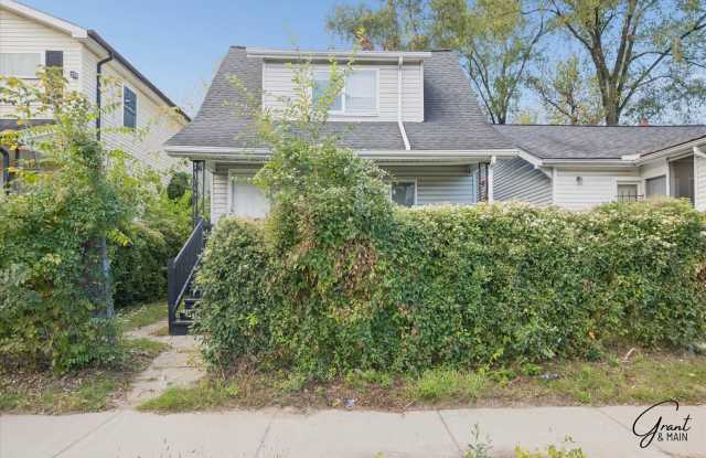 $1200 2 bedroom large home photos photos