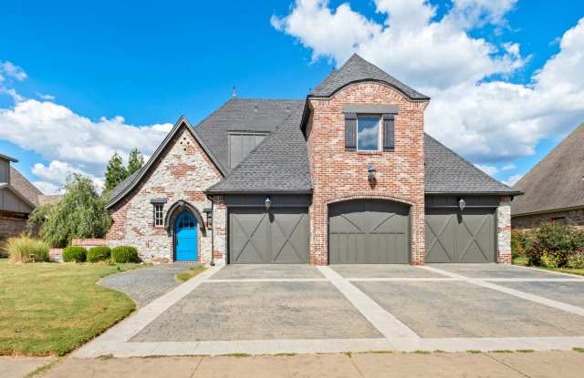 Stunning Pet-Friendly 3-Bedroom Home with Spacious Layout  Modern Amenities! - 3600 Southwest Champagne Avenue, Bentonville, AR 72712