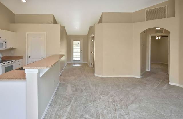 Single Family Home in North Cape Coral MOVE IN SPECIAL 50% OFF FIRST MONTH Gallery 3