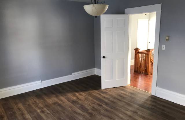 902 1/2 Washington St - 902 Washington Street, Wausau, WI 54403