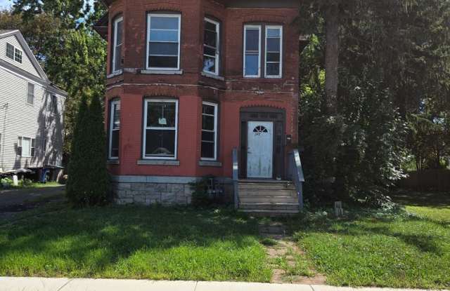 345-347 W Kennedy St photos photos