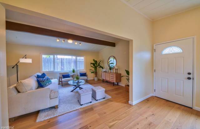 3841 Bodhi Tree Gallery 3