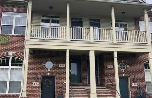 438 Old Pine Way #147 - 438 Old Pine Way, Walled Lake, MI 48390