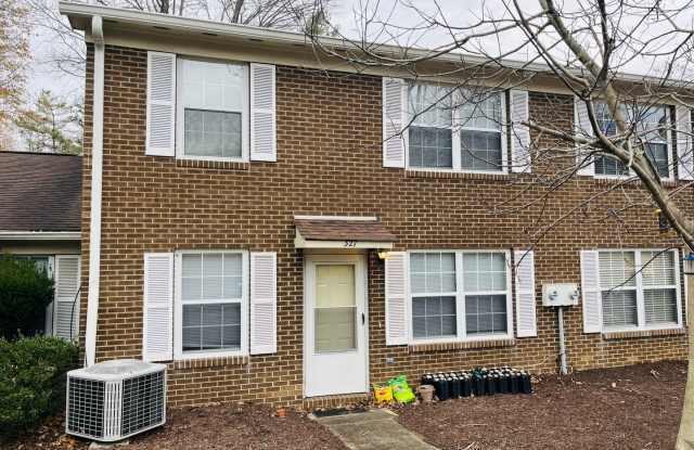2 Bedroom 1.5 Bathroom Townhouse Gallery 3