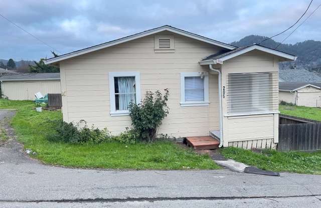 Charming 2 Bedroom, 1 Bathroom Home in Rio Dell, CA - 206 Ash Street, Rio Dell, CA 95562
