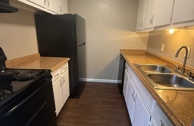 2 bedroom/1 bath RENOVATED Gallery 1