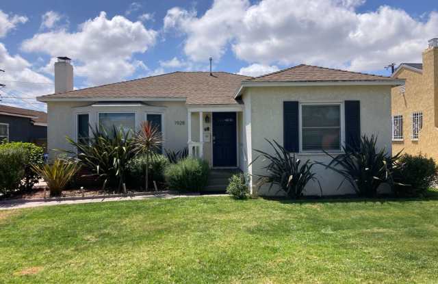 $3,795! Spacious 3-Bedroom, 3-Bathroom Home in Los Angeles! 90047! photos photos