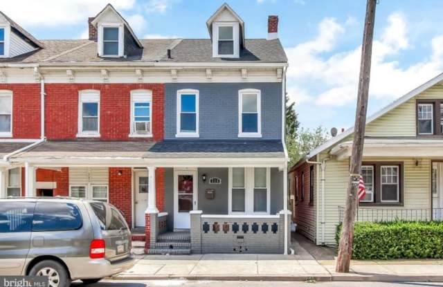 Three bedroom townhome East York - 338 Norway Street, York, PA 17403