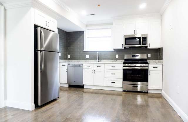 Charming 2 Bedroom -No Broker Fees Gallery 1