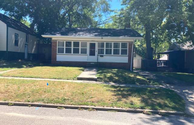 Beautiful updated 3 Bedroom -1 Bath home - located on the East Side of Des Moines Gallery 1