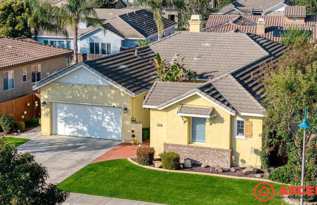 Striking Home Off Calloway and Hageman! photos photos