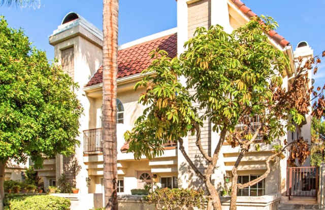 4444 Moorpark Way Gallery 2