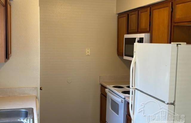 Charming Three Bedroom Two Bath Patio Home in Bay Pine Villas Gallery 4
