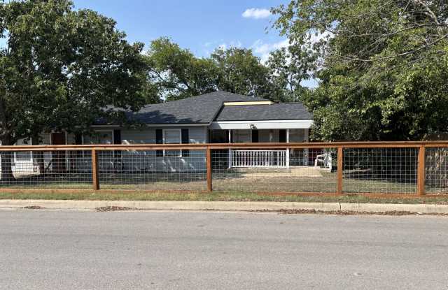 409 West Avenue H photos photos