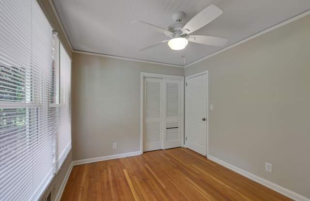 "Stunning 5-Bed, 3-Bath Haven with Sunroom - Tour Today!" photos photos