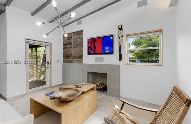 8250 NE 8th Ct Gallery 3