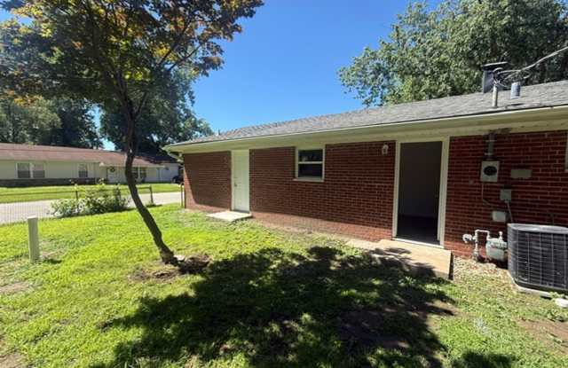 For Rent Four Bedroom and One and a half Bath Gallery 4