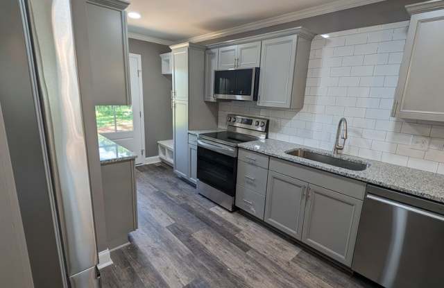 Renovated two bedroom garden duplex in Belmont Gallery 1