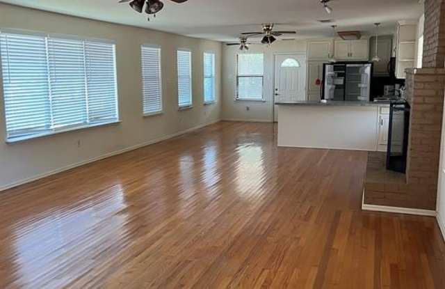 149 Lakeshore Drive Gallery 3
