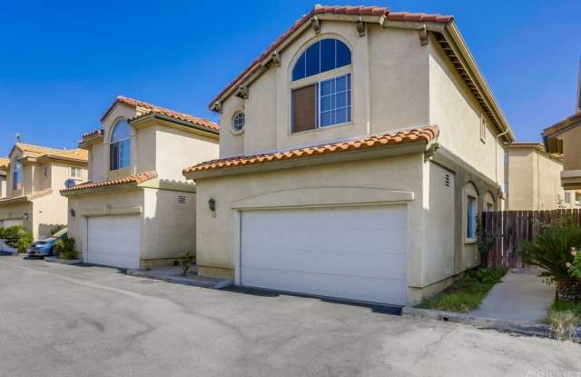 13775 Glenoaks Boulevard Gallery 2