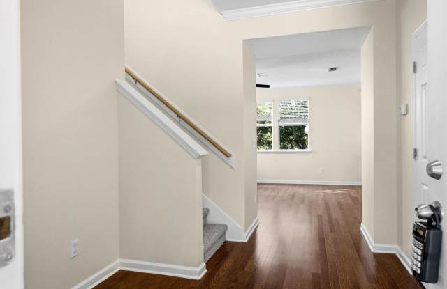 736 Rembrandt Avenue Gallery 2