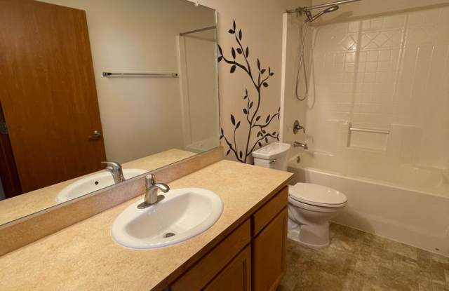 Lovely 3 Bedroom Townhouse in the Heart of Town Gallery 3