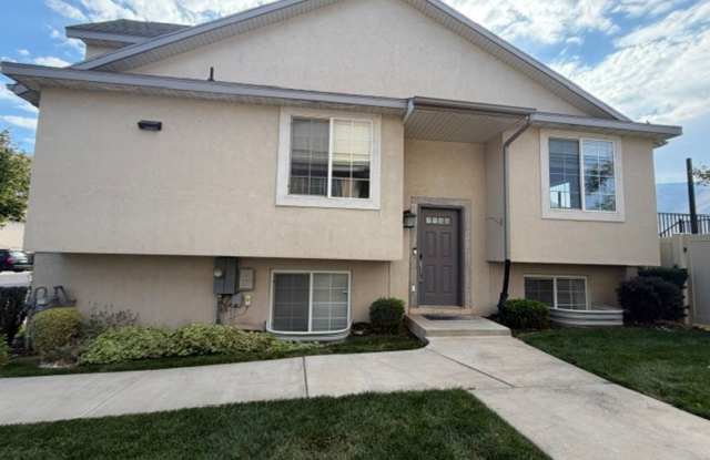 Spacious 4-Bedroom Spanish Fork Home with Mountain Views, Fenced Yard & Great Neighborhood Amenities! Gallery 1