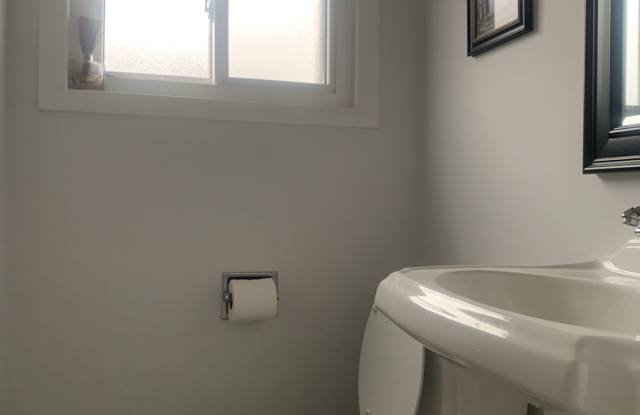 336 Skokie Court Gallery 3