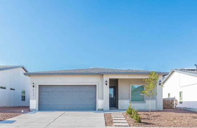 Beautiful newly built 4 bedroom, 2 bath single story home in Santa Teresa NM photos photos