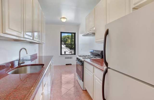 7666 Austin St Apt 2L - 76-66 Austin Street, Queens, NY 11375