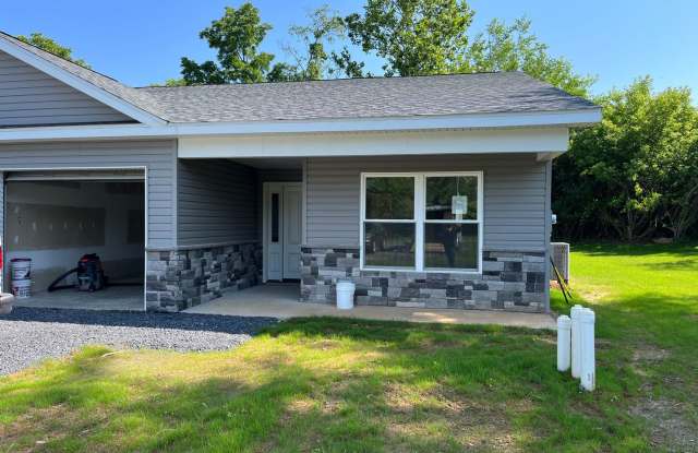 New Construction - 3 bed/2 bath Duplex on Benner Pike Gallery 2