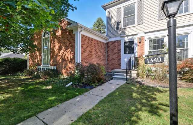 1340 Kings Cove - 1340 Kings Cove Drive East, Rochester Hills, MI 48306
