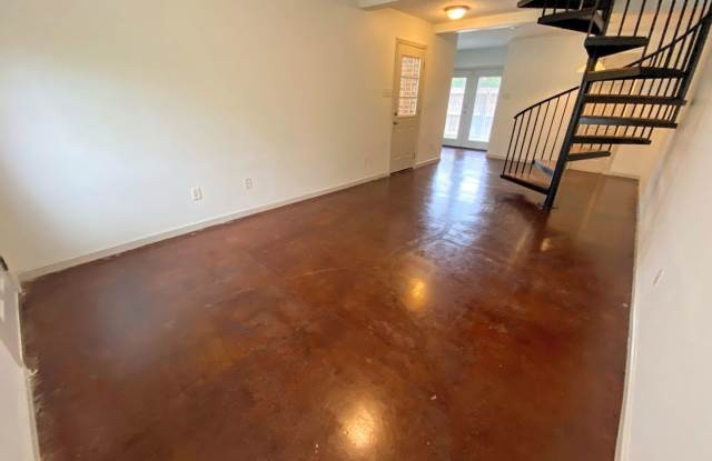 2-Bedroom, 2.5-Bath Townhome Located Across from McNeese Campus! Gallery 3