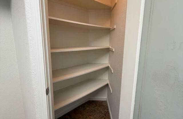 NICE HOME IN ELK GROVE!! Gallery 4