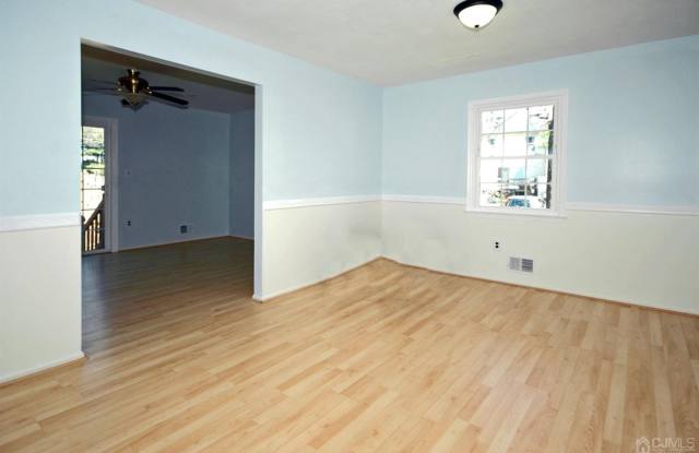 48 Astor Court Gallery 3