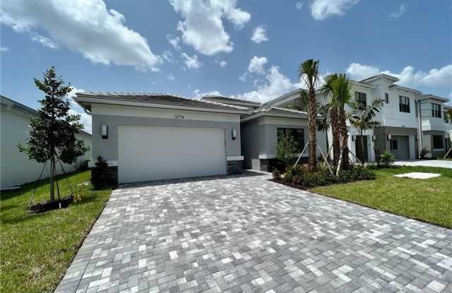 12774 Woodbury photos photos