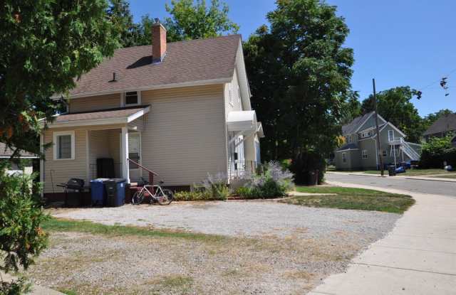 921 W Sylvan Gallery 2