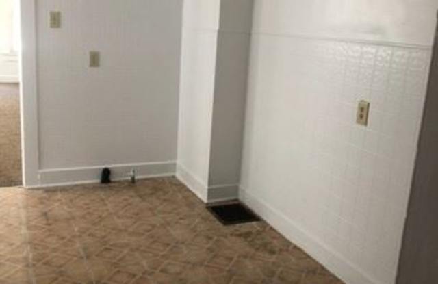 1242 S Broadway St Gallery 4
