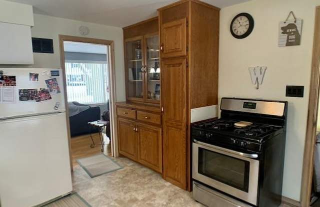 9th Street Stay (Near Lambeau Field Green Bay) - STR photos photos