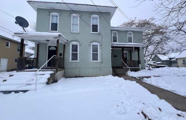 1-Bedroom Unit Near Downtown Grand Rapids – On-Site Laundry! - 153 Straight Avenue Southwest, Grand Rapids, MI 49504