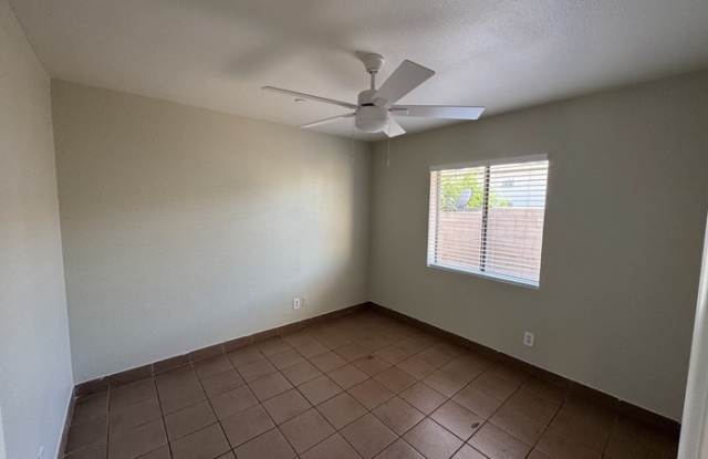 1533 West Denton Lane Gallery 3
